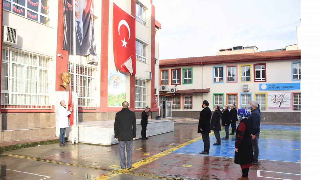 Tüm okullarda İstiklal Marşı töreni yapıldı